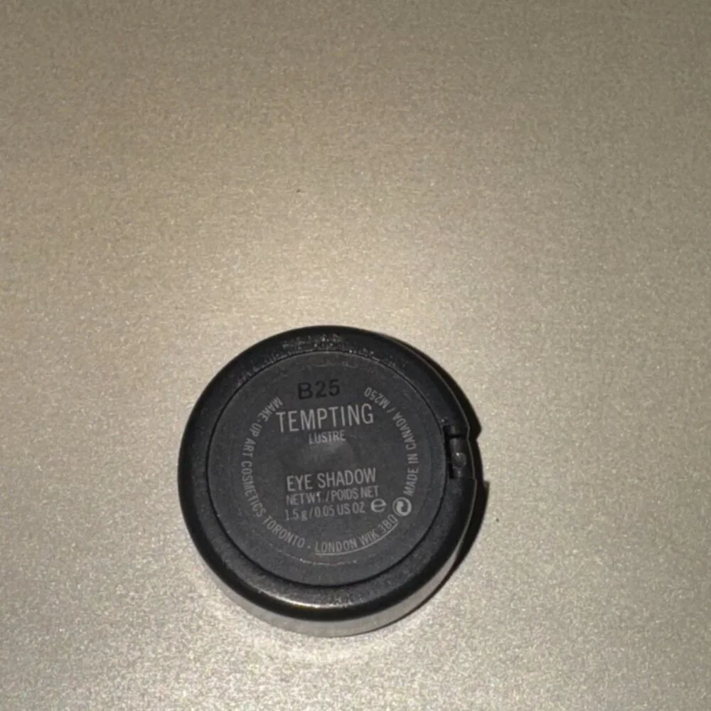 MAC Tempting Eyeshadow